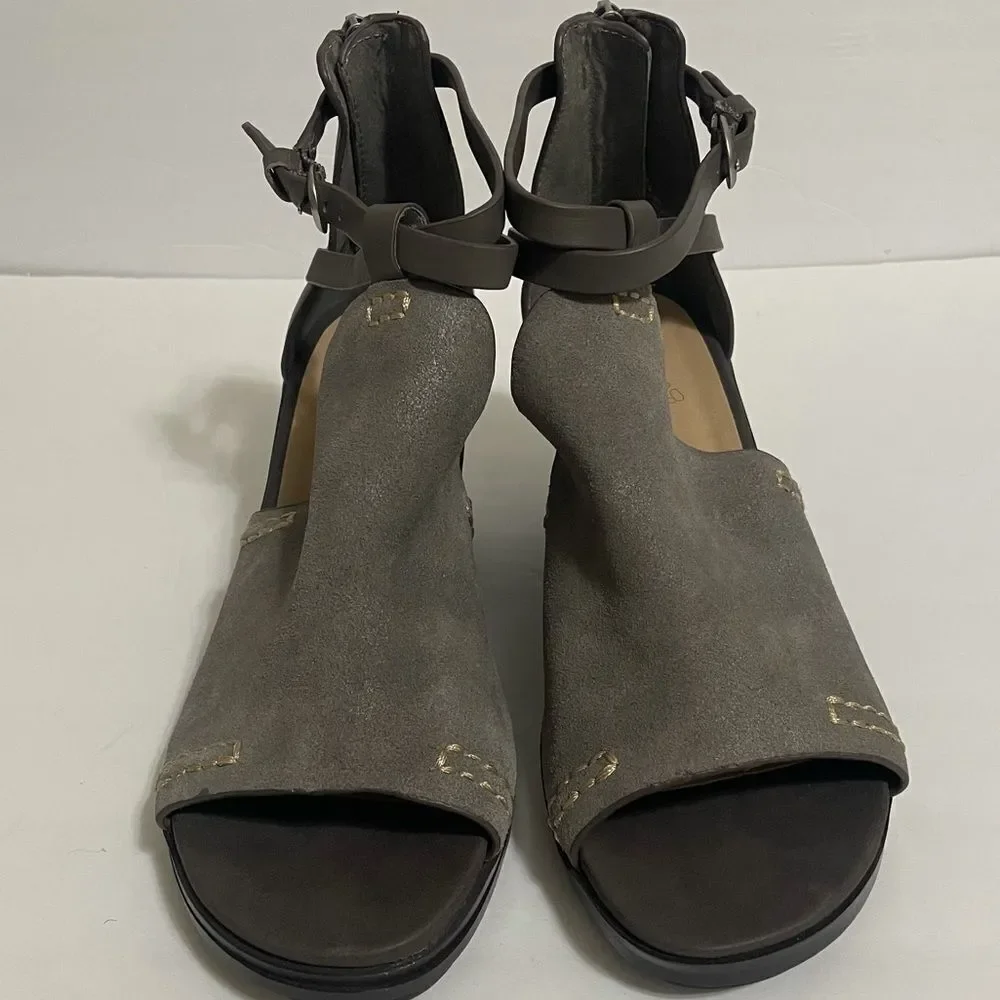 Naked Feet Crux Grey Suede and Leather Wedge Sandals size 8